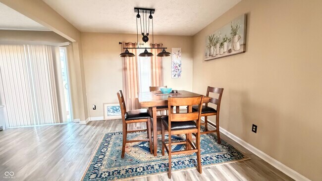 Foto del edificio - 6010 Lakeside Manor Ave