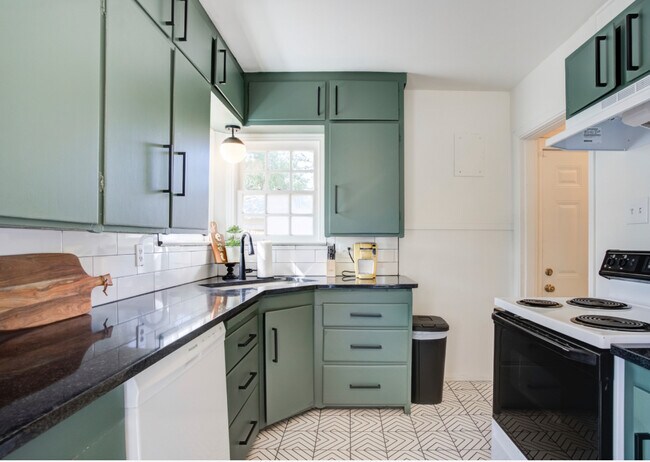 Building Photo - 2518 27th St