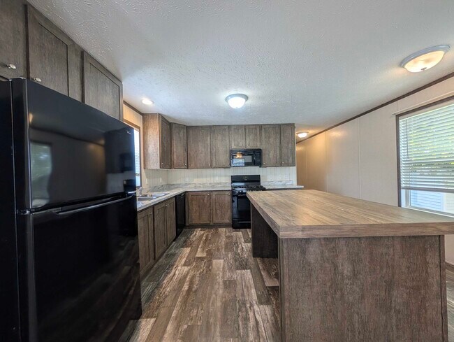 Foto del edificio - 38055 Leverette Ave