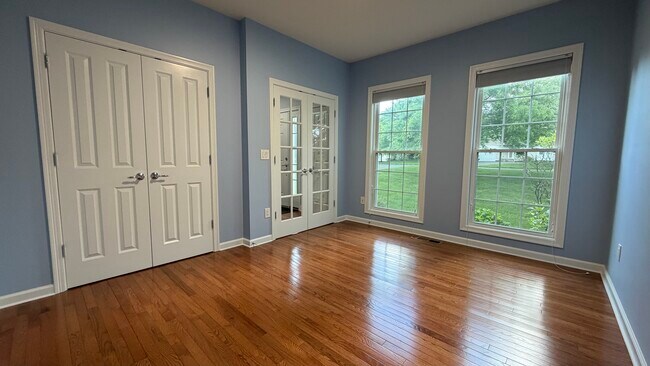 Foto del edificio - 281 Sterling Dr
