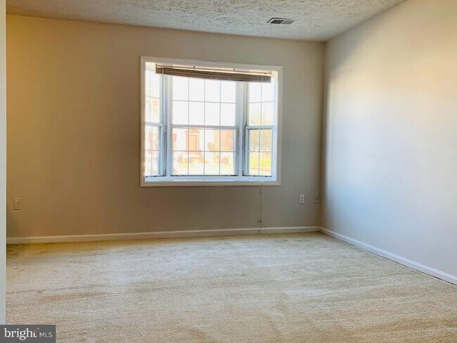 Building Photo - 8627 Reinecke Ct