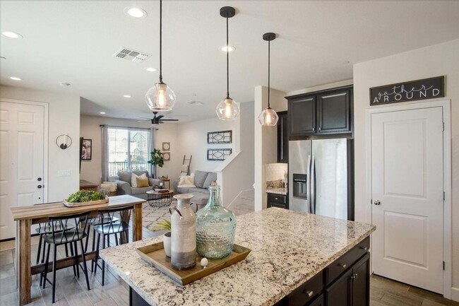 Building Photo - Hollister Home for Rent
