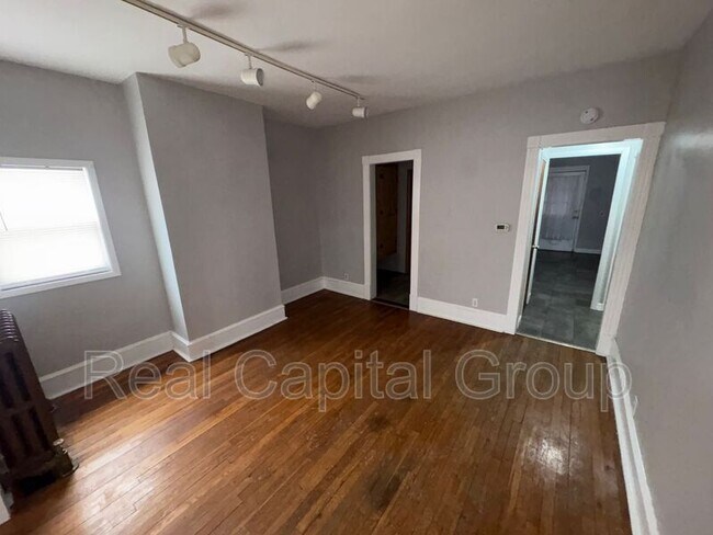 Foto del edificio - 1529-1529 Foster Ave