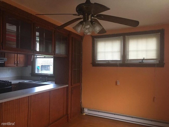 Building Photo - 3 br, 2 bath Townhome - 101 Normandy Rd