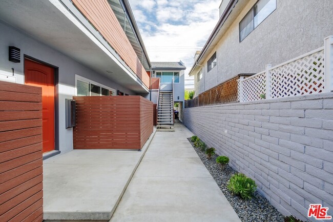 Building Photo - 1116 San Rafael Ave