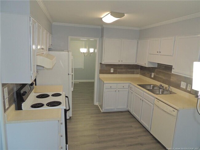 Foto del edificio - 5823 Rivercroft Rd