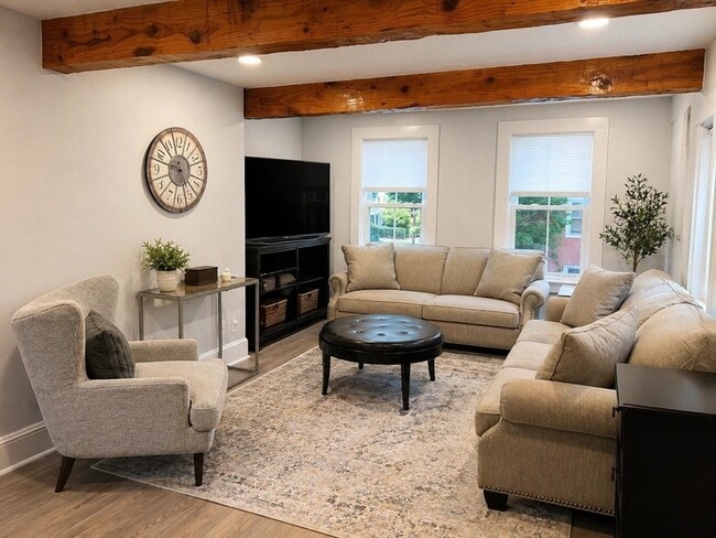 Building Photo - 7 Forest Ave