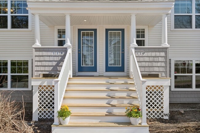 Townhome Front Porch - Island View