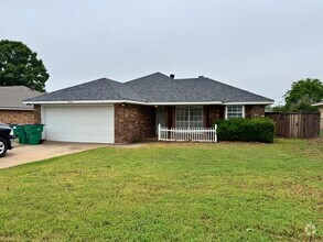 Building Photo - 1112 Lisa Ln