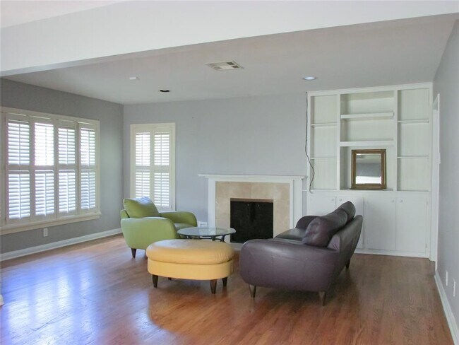 Foto del edificio - 5205 Jessamine St