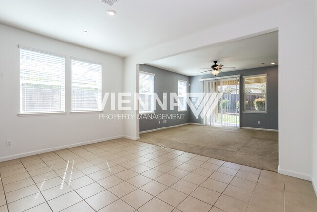 Building Photo - SINGLE STORY HOME IN ROSEVILLE!!!