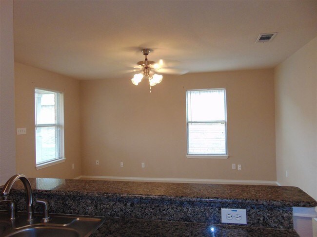 Foto del edificio - 706 Claremont Pkwy