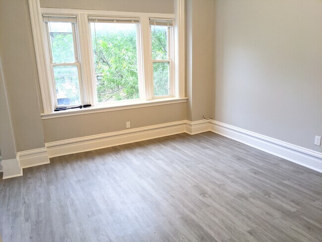 Foto del edificio - 2233 W Armitage Ave