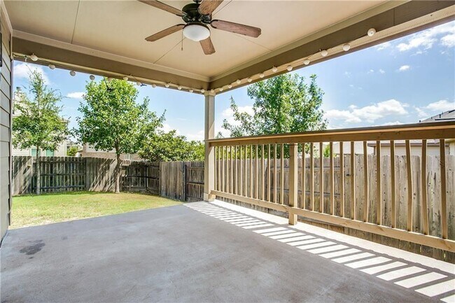 Foto del edificio - 2208 Tranquility Ln