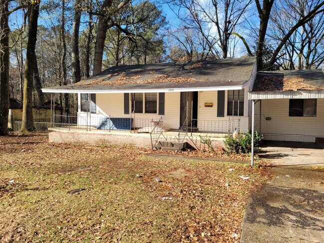 Building Photo - 2819 Pinebrook Dr