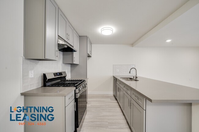 Building Photo - 6734 Independence Ave