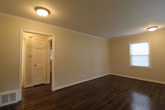 Building Photo - 2 Bedroom 1 Bath Home in Roeland Park
