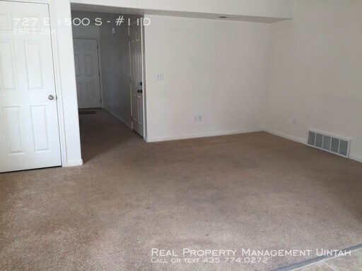 Building Photo - 2 bed 2.5 Bath Townhome in Sky Park II