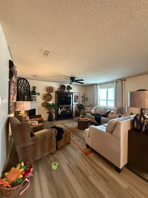 Foto del edificio - 3214 111th St