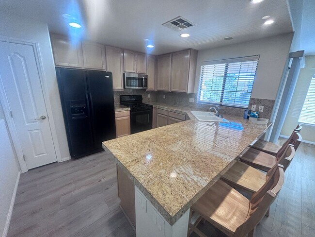 Building Photo - 2 bed / 2 bath Condo in Painted Desert Guard Gated Community