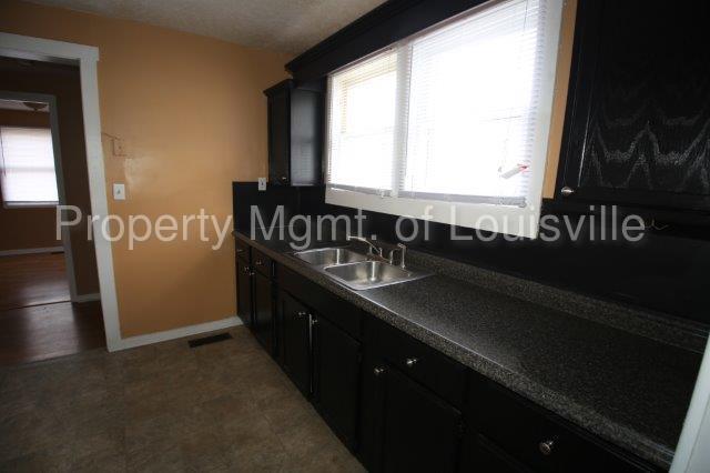 Building Photo - 1411 Oakwood Ave