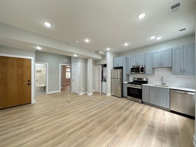 Foto del edificio - 451 W Belden Ave