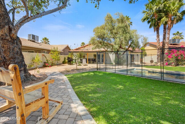 Foto del edificio - 6863 E Kelton Ln