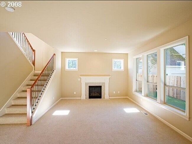 Foto del edificio - Beautiful 4 Bedroom Home In Garden Home Area!
