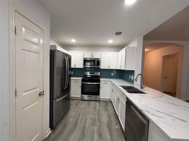 Building Photo - Beautiful 3 bed 2 bath house on corner lot