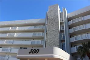 Building Photo - 300 Park Shore Dr