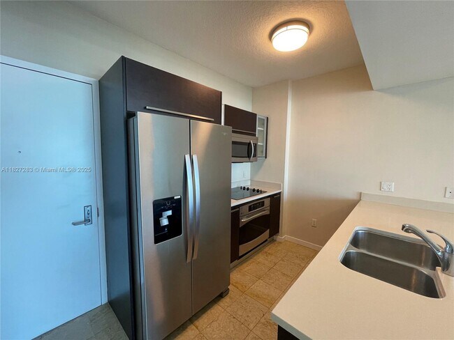 Foto del edificio - 333 NE 24th St