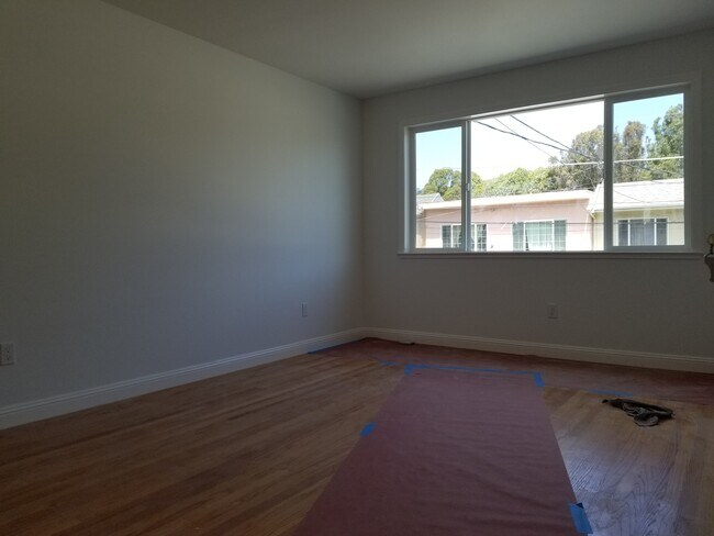 Building Photo - 351 Gaven St