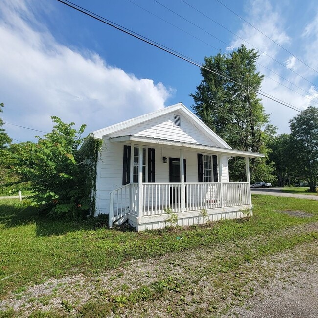 Building Photo - 2 Bed, 1.5 Bath-Residential/Commercial