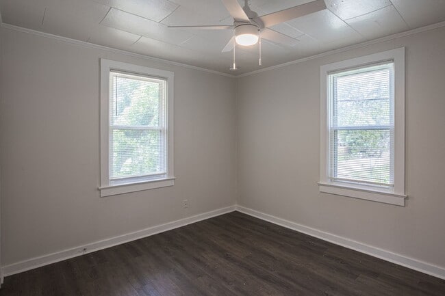 Foto del edificio - Spacious 3 bedroom, 1 Bathroom Upper Level Duplex Apartment