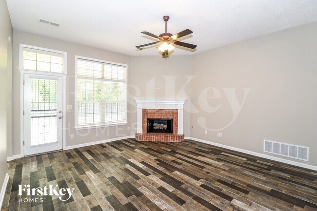 Foto del edificio - 1615 Farkleberry Dr