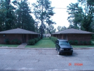 Primary Photo - Edgewood Apartments