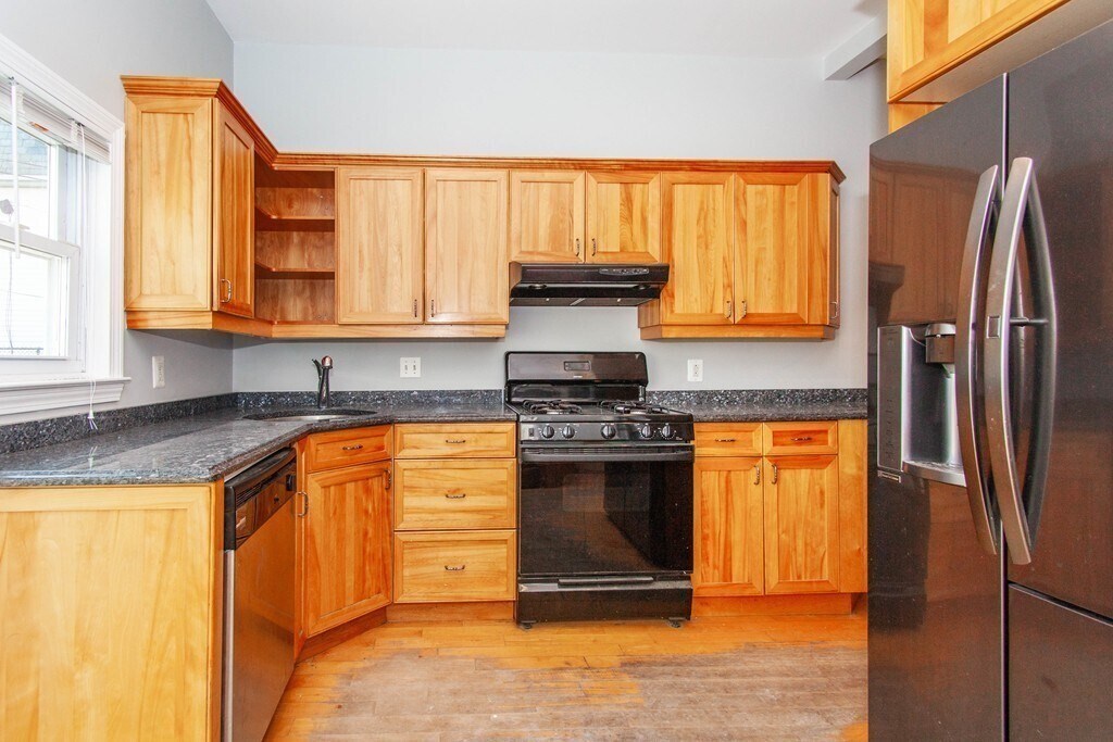 Primary Photo - 539 E 4th St