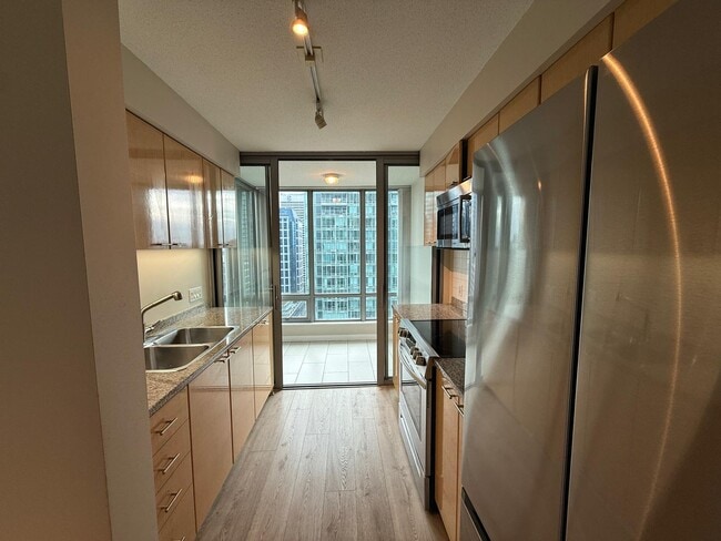 Building Photo - 1288 W Georgia St