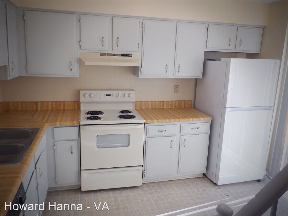 Primary Photo - 2 br, 1.5 bath House - 5325 Grand Lake Cres