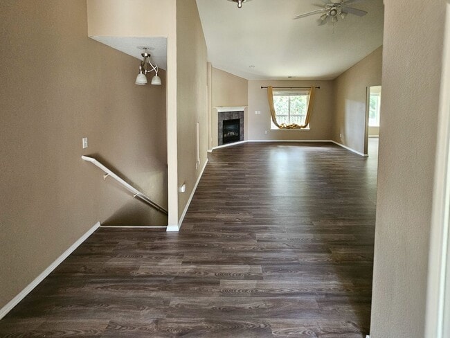 Building Photo - 703 Sitka Deer Ct NW