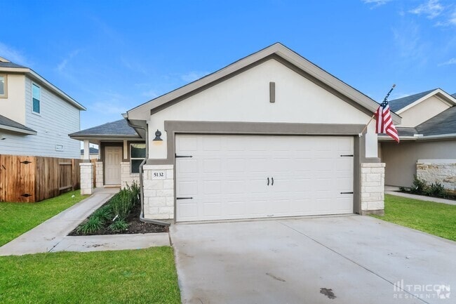 Building Photo - 5132 Saddle Clb Dr
