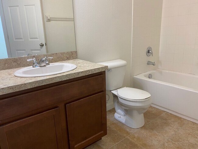 Building Photo - 3/3 Sawgrass Townhome Available