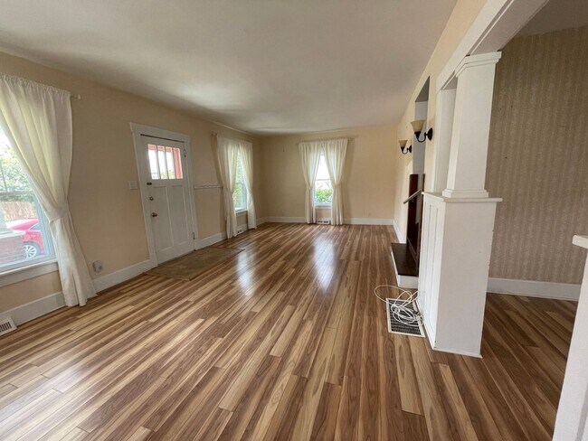 Building Photo - 2 br, 2 bath House - 447 Ash St