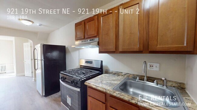 Foto del edificio - 921 19th St NE