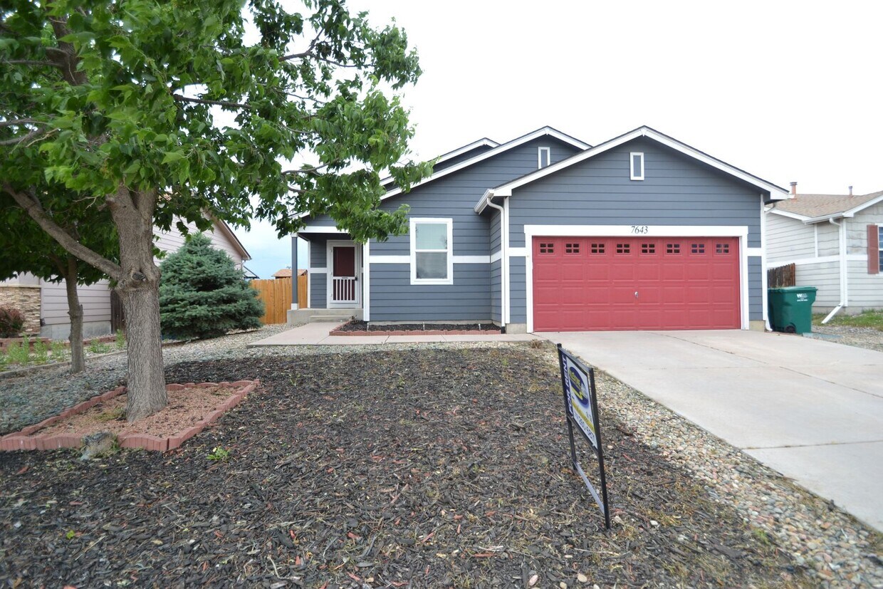 Primary Photo - Newly Remodeled 3 Bedroom Ranch!