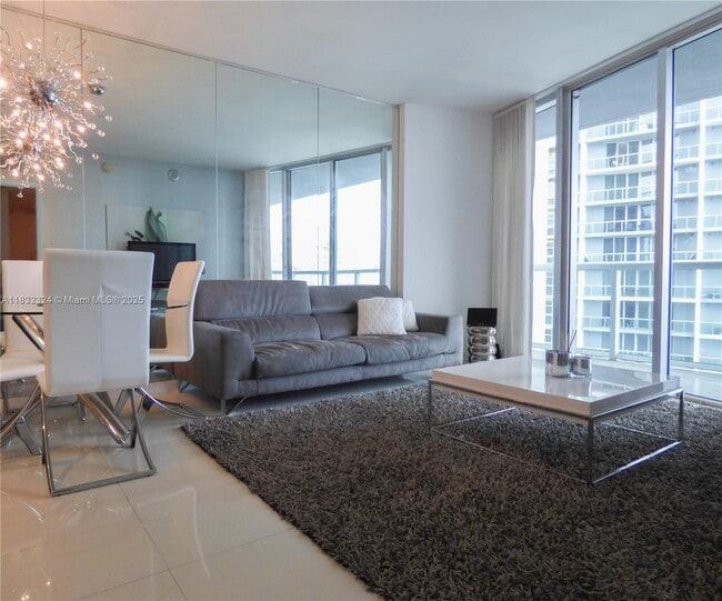 Building Photo - 495 Brickell Ave