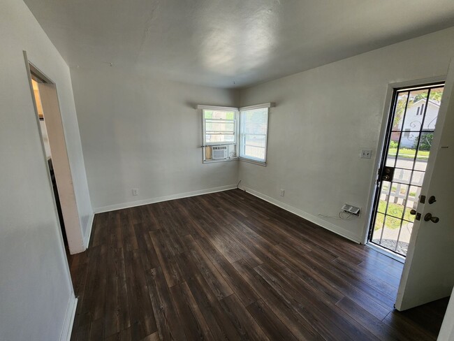 Photo - Pershing Duplex Apartment