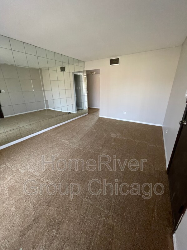 Building Photo - 14501 Lamon Ave