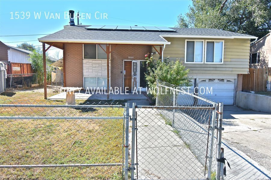 Primary Photo - Stunning 5 Bedroom Salt Lake Home! No Depo...