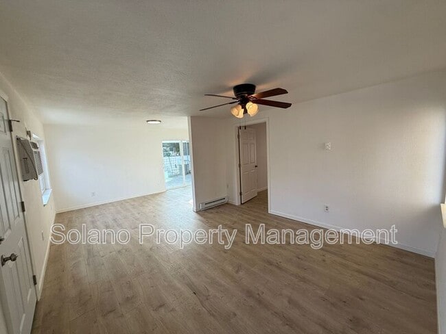 Foto del edificio - 4479 Walters Rd